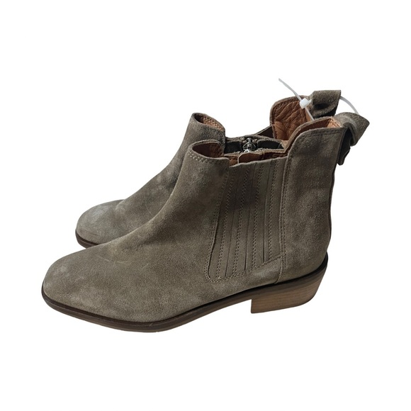 NWOB Aquatalia Carmie Weatherproof Suede Chelsea Booties Light Taupe Gray 7 Chic - Picture 5 of 15